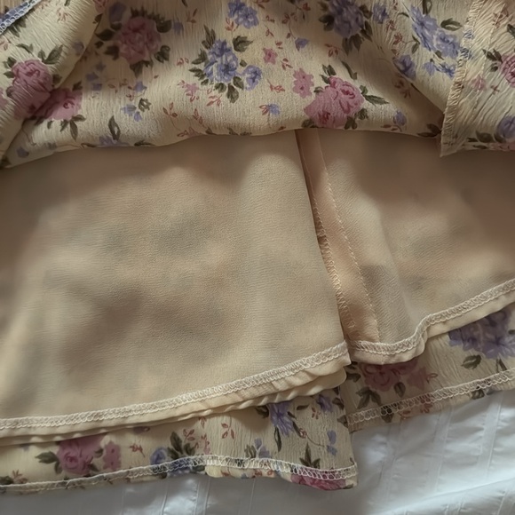 Liz Sport Petite Ditsy 90’s Floral Skirt - Size 4. - Picture 6 of 6